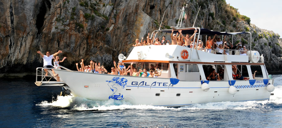 ESCURSIONE IN BARCA CON ELETTRA TRA ISOLA DINO E ARCOMAGNO